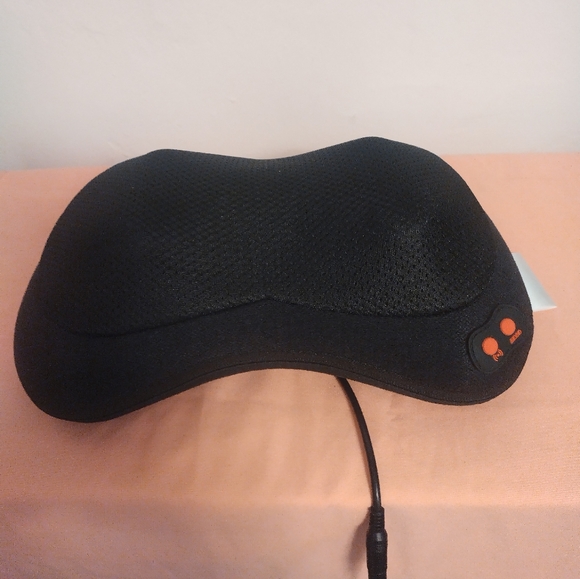 Black Skullcandy Massage Pillow - Picture 1 of 4
